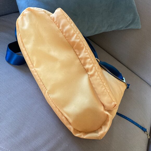 Baggallini Crossbody w/Side Zip Pockets to hold Large Phones or Conceal & Carry - Picture 16 of 16